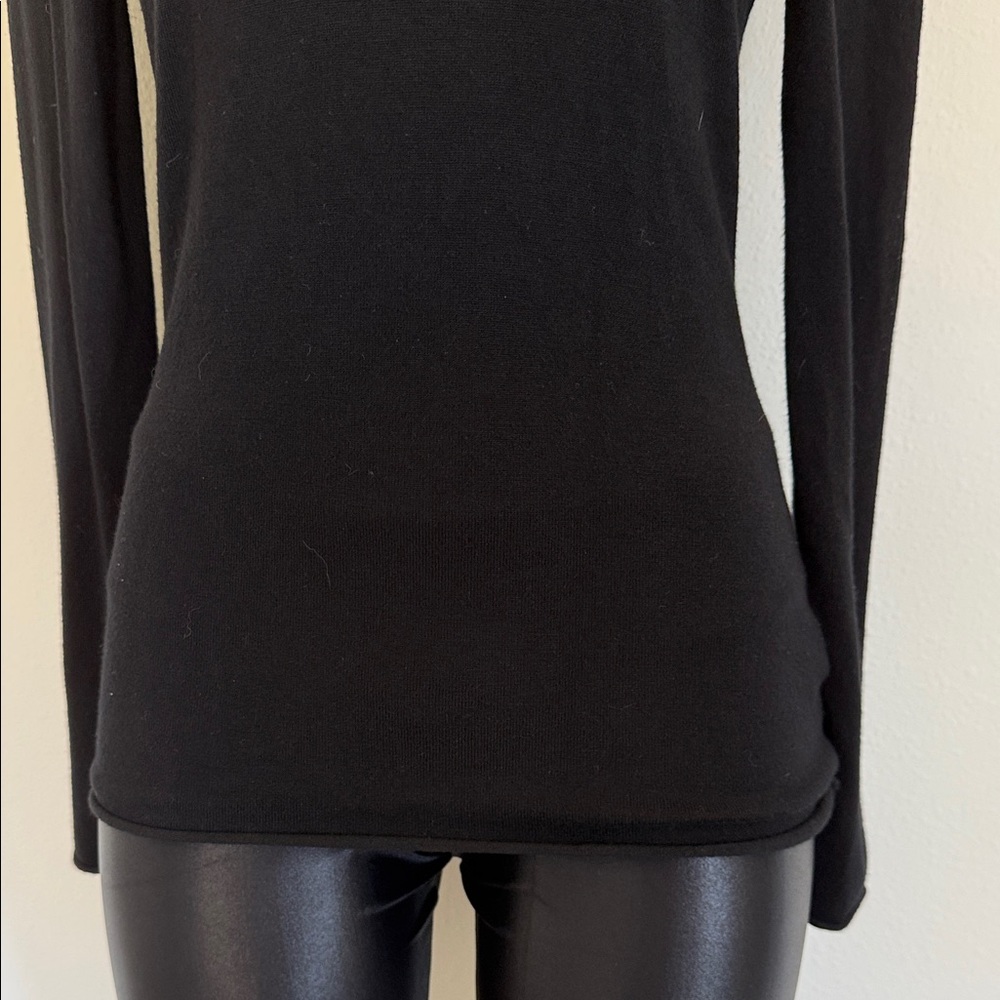 Sleek Black Turtleneck Knit Top size medium excellent condition - Picture 4 of 11